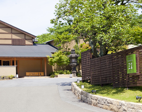奈良万葉若草の宿三笠正面玄関